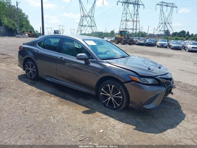 2019 TOYOTA CAMRY SE 1
