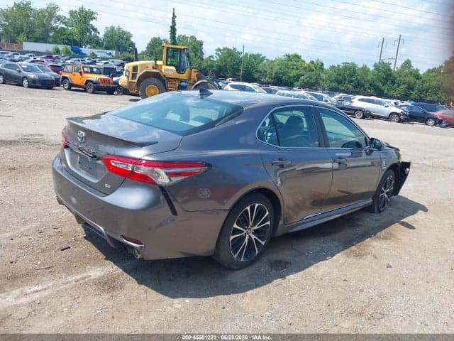 2019 TOYOTA CAMRY SE 4