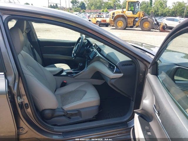 2019 TOYOTA CAMRY SE 5