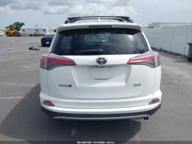 2017 TOYOTA RAV4 XLE 16