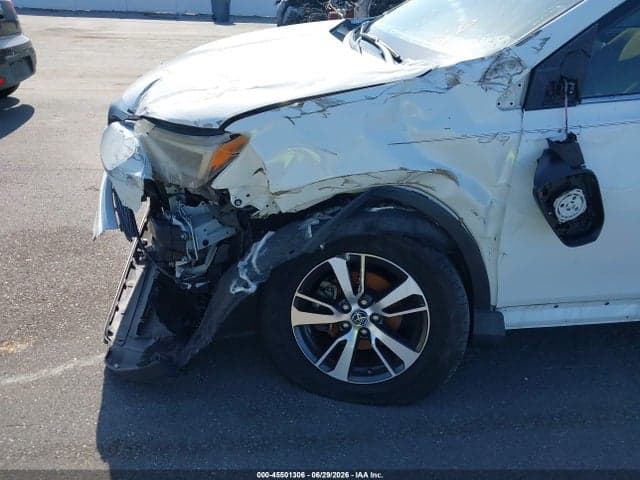 2017 TOYOTA RAV4 XLE 17