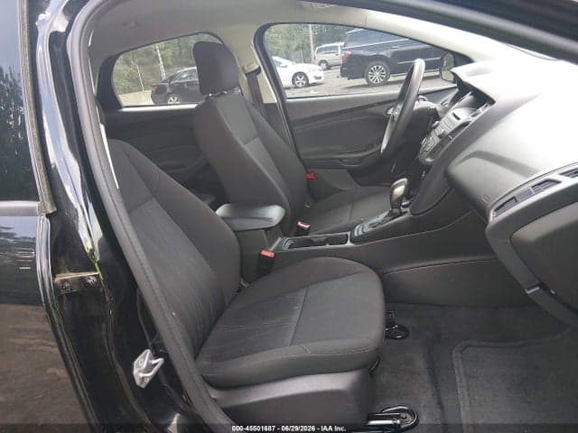 2017 FORD FOCUS SE 5