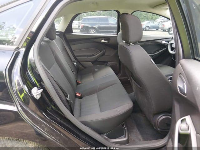 2017 FORD FOCUS SE 8