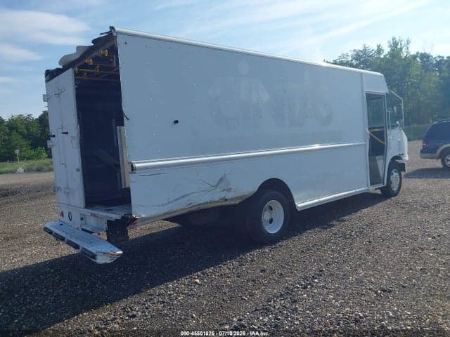 2017 FORD F-59 COMMERCIAL STRIPPED 4