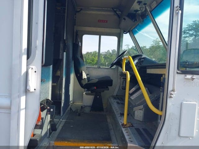 2017 FORD F-59 COMMERCIAL STRIPPED 7