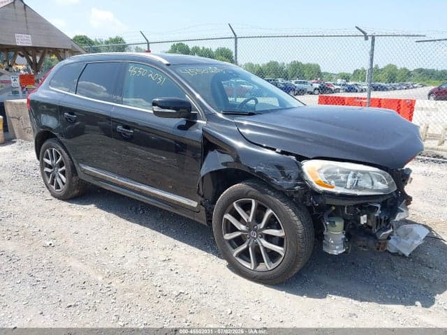 2017 VOLVO XC60 T6 DYNAMIC 1