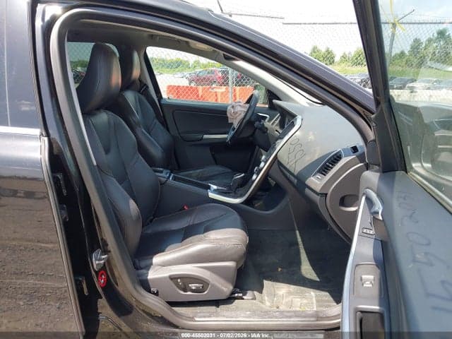 2017 VOLVO XC60 T6 DYNAMIC 5