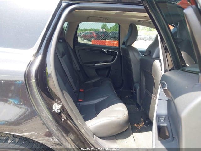 2017 VOLVO XC60 T6 DYNAMIC 8