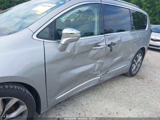 2019 CHRYSLER PACIFICA LIMITED 17