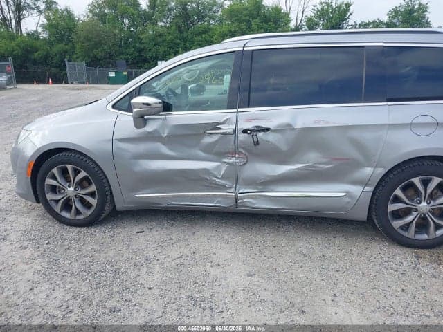 2019 CHRYSLER PACIFICA LIMITED 6