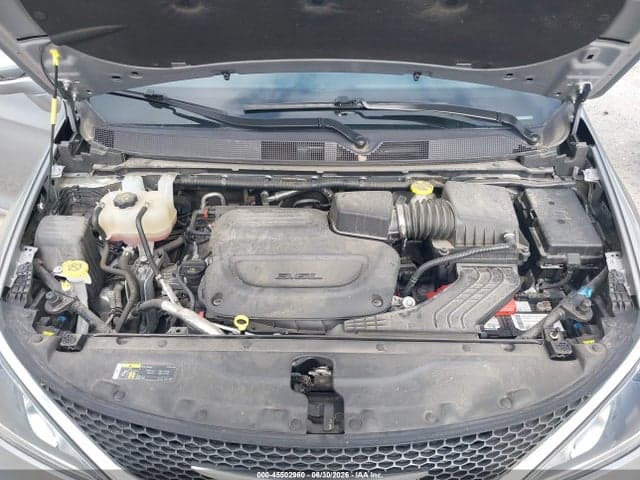 2019 CHRYSLER PACIFICA LIMITED 10