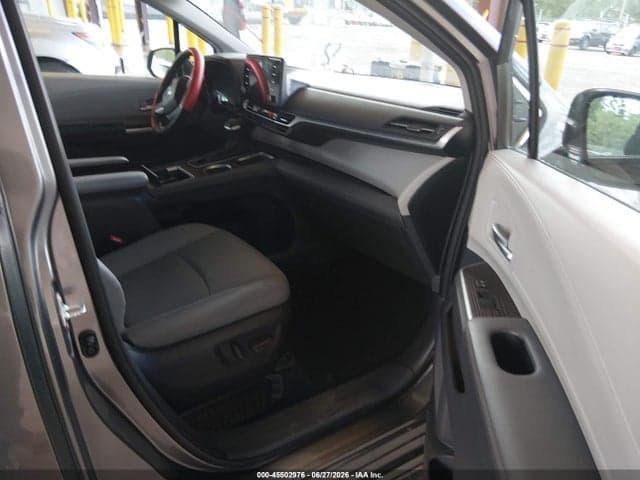 2023 TOYOTA SIENNA XLE 5