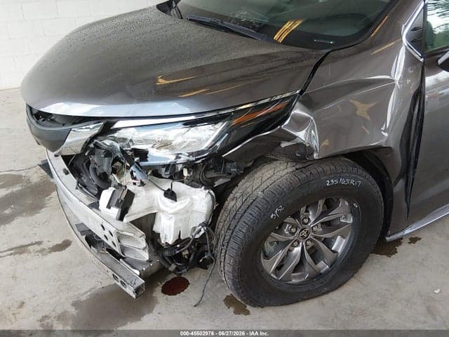 2023 TOYOTA SIENNA XLE 6