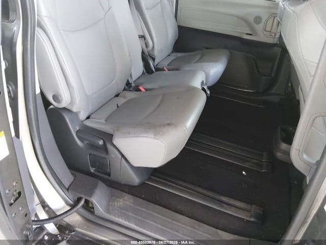 2023 TOYOTA SIENNA XLE 8