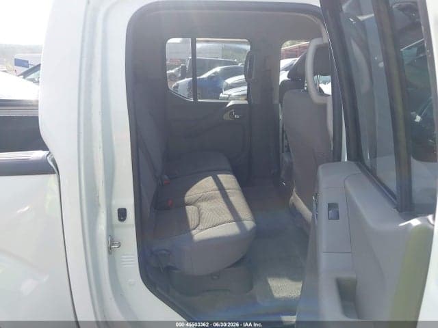 2017 NISSAN FRONTIER SV 8