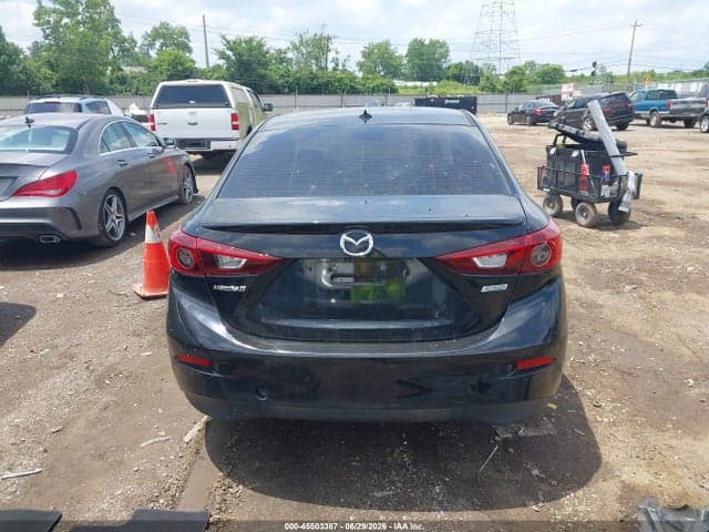 2018 MAZDA MAZDA3 TOURING 16