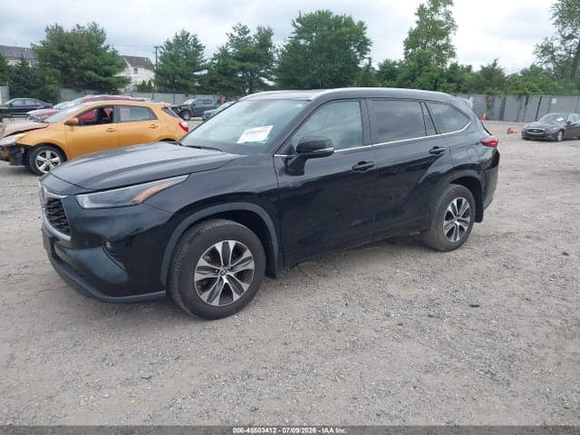 2023 TOYOTA HIGHLANDER XLE 2