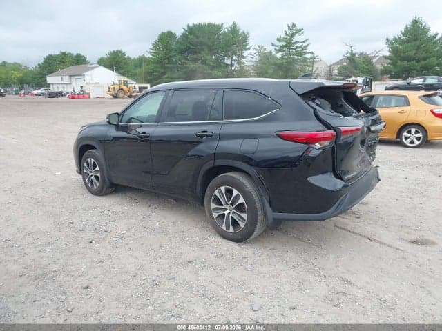 2023 TOYOTA HIGHLANDER XLE 3