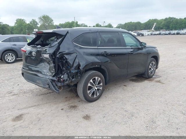 2023 TOYOTA HIGHLANDER XLE 4