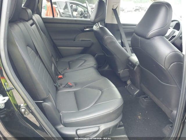2023 TOYOTA HIGHLANDER XLE 8