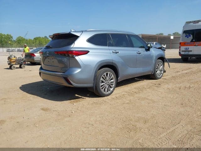 2022 TOYOTA HIGHLANDER HYBRID PLATINUM 4