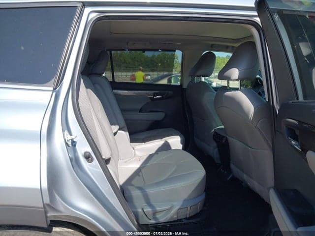 2022 TOYOTA HIGHLANDER HYBRID PLATINUM 8