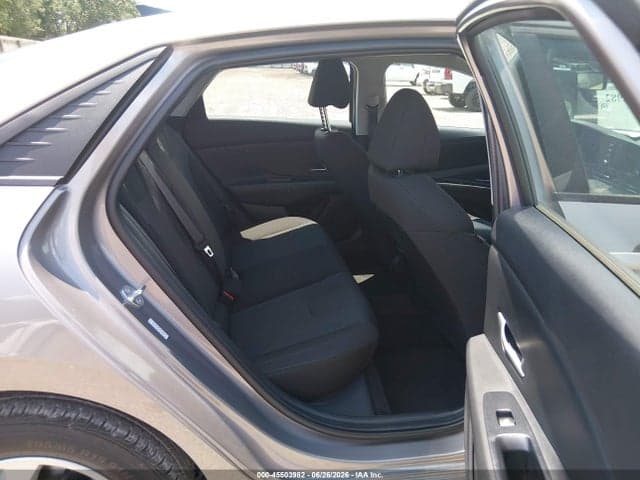 2023 HYUNDAI ELANTRA SE 8