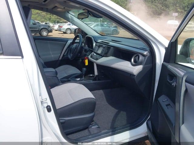 2017 TOYOTA RAV4 XLE 5