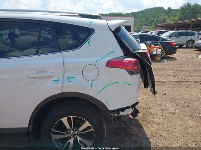 2017 TOYOTA RAV4 XLE 6