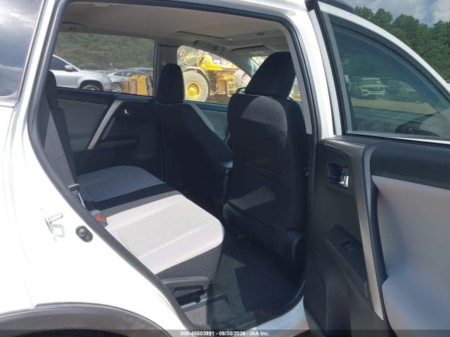 2017 TOYOTA RAV4 XLE 8