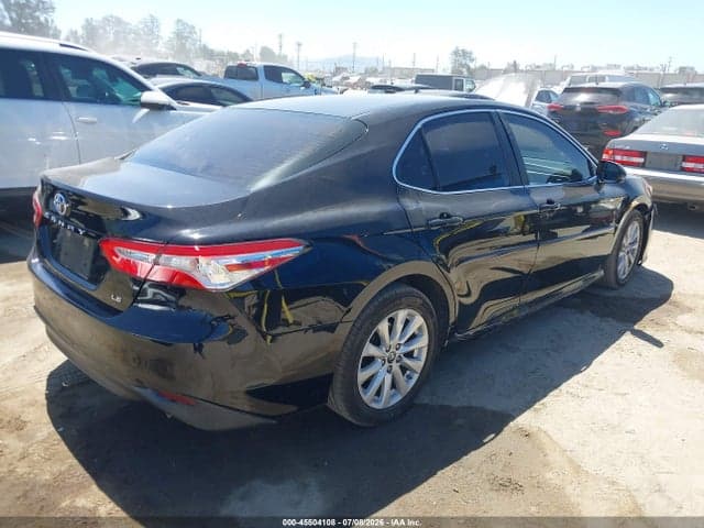 2018 TOYOTA CAMRY LE 4
