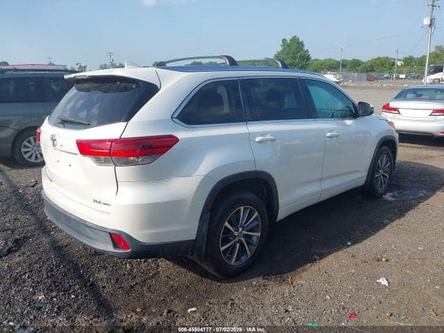 2017 TOYOTA HIGHLANDER XLE 4