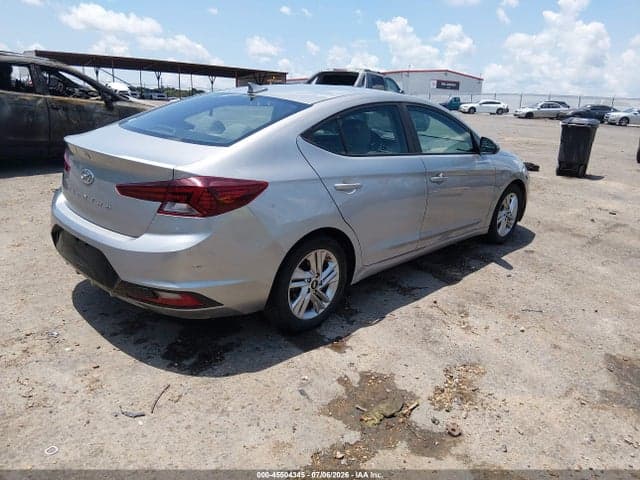 2020 HYUNDAI ELANTRA SEL 4