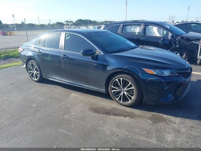 2020 TOYOTA CAMRY SE 1