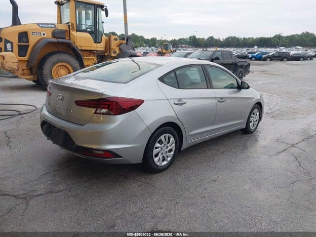 2020 HYUNDAI ELANTRA SE 4