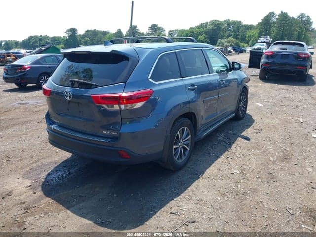 2017 TOYOTA HIGHLANDER XLE 4