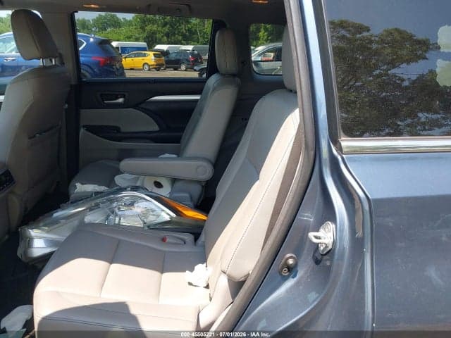 2017 TOYOTA HIGHLANDER XLE 8
