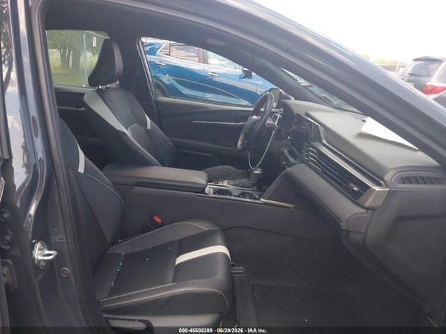 2025 TOYOTA CAMRY SE 5