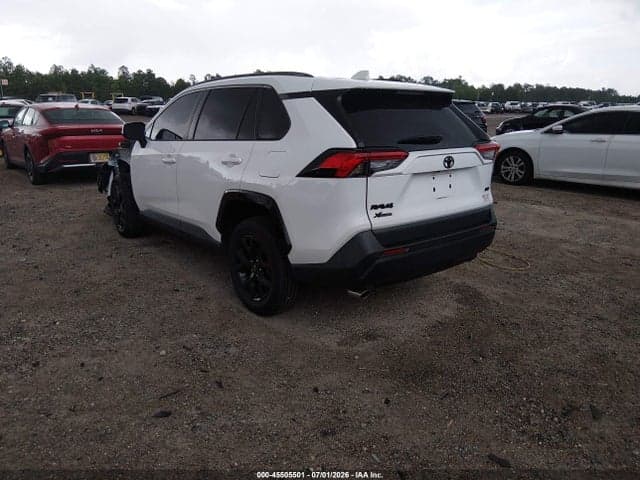 2023 TOYOTA RAV4 XLE 3