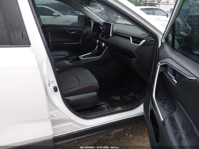 2023 TOYOTA RAV4 XLE 5