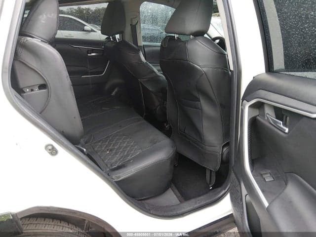 2023 TOYOTA RAV4 XLE 8