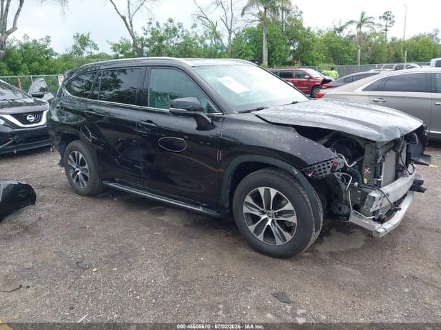 2021 TOYOTA HIGHLANDER XLE - 1