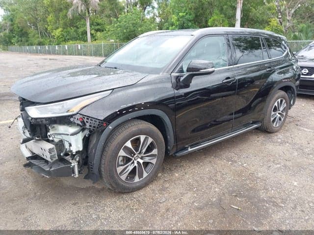 2021 TOYOTA HIGHLANDER XLE 2