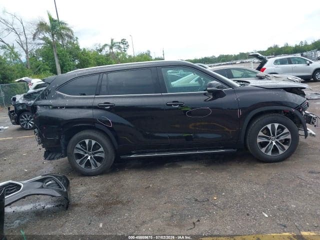 2021 TOYOTA HIGHLANDER XLE 14