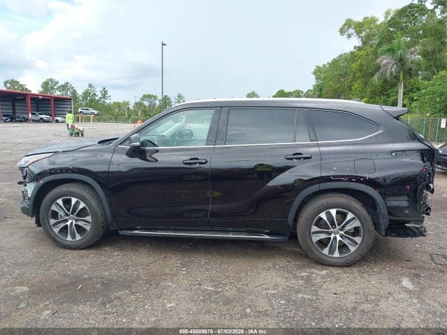 2021 TOYOTA HIGHLANDER XLE 15