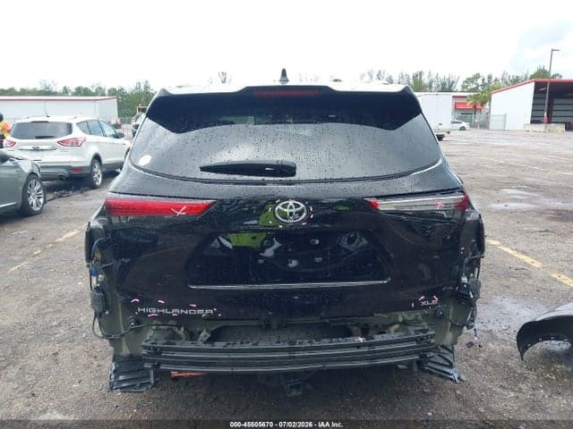 2021 TOYOTA HIGHLANDER XLE 17
