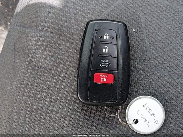 2020 TOYOTA RAV4 XLE 11