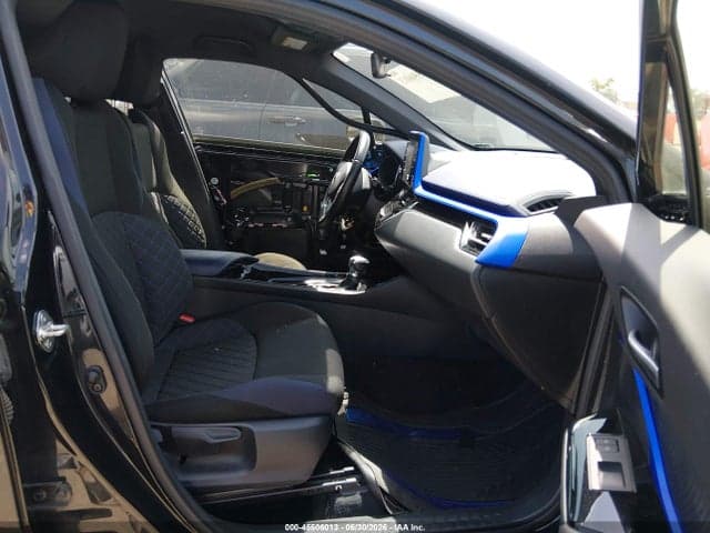 2020 TOYOTA C-HR XLE 5