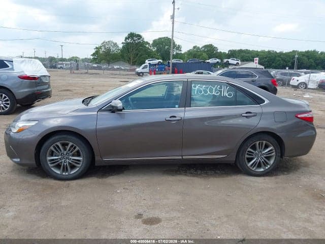 2017 TOYOTA CAMRY SE 14