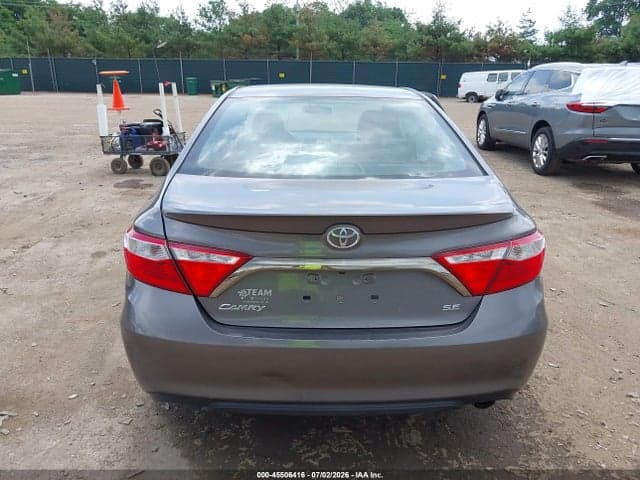 2017 TOYOTA CAMRY SE 16
